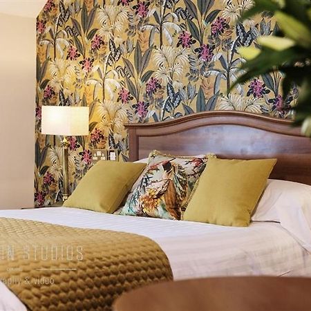 Corbett Court Hotel Фермой Екстериор снимка