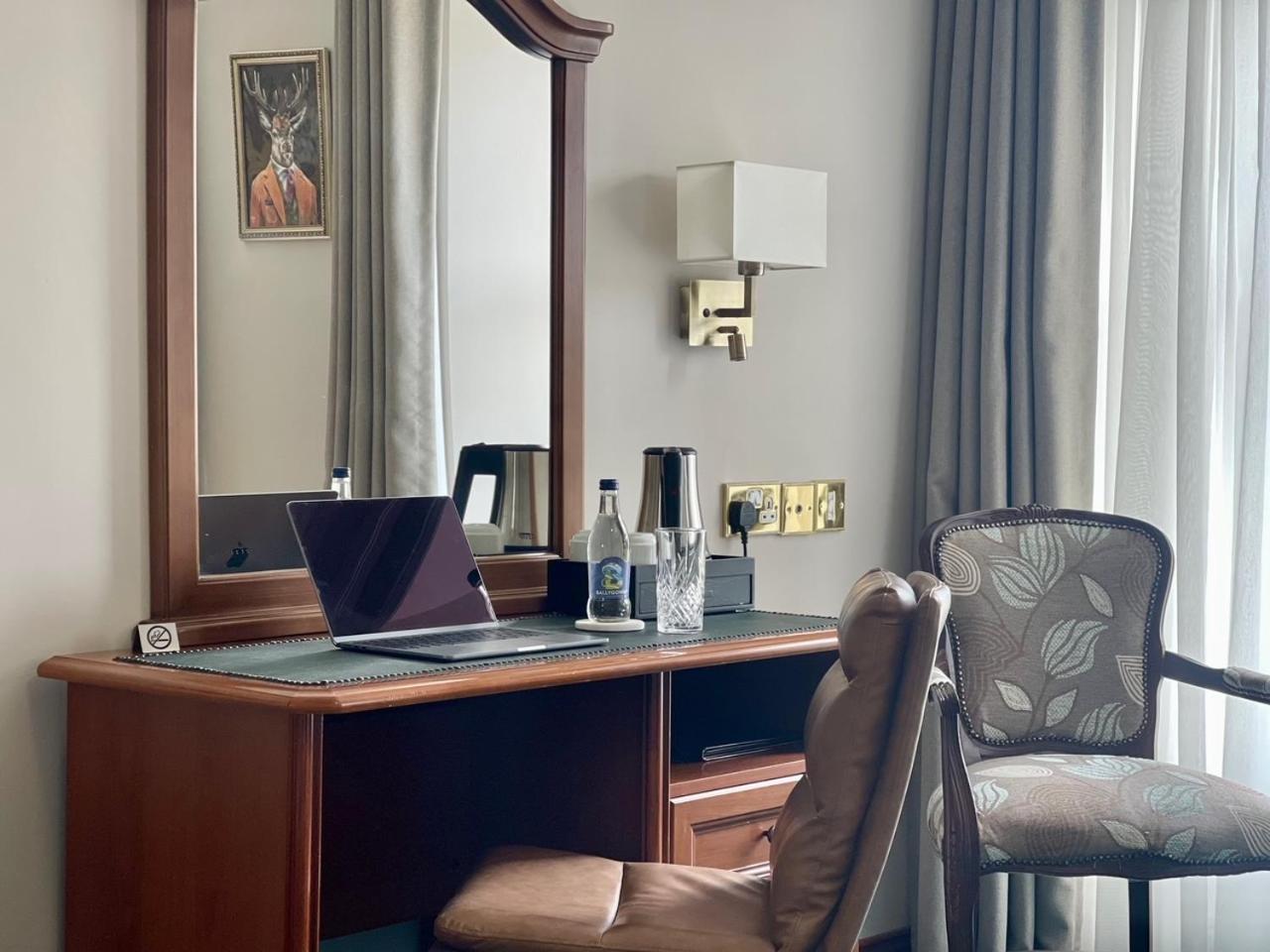 Corbett Court Hotel Фермой Екстериор снимка