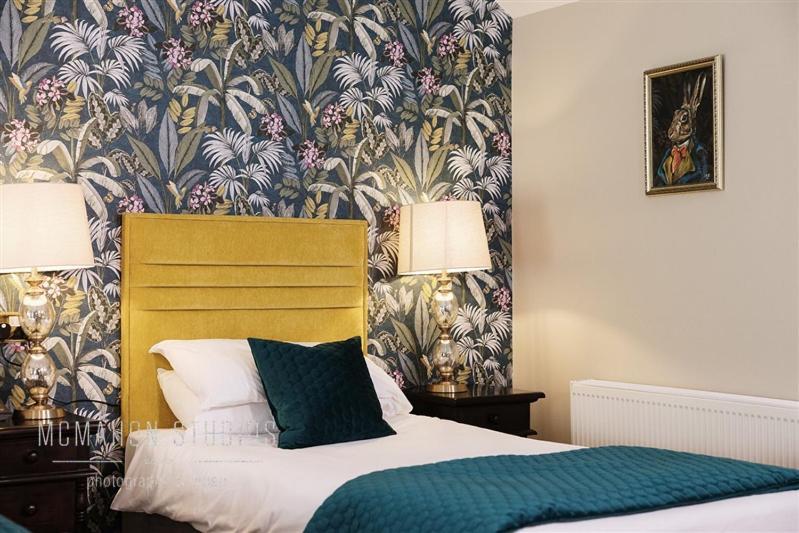 Corbett Court Hotel Фермой Екстериор снимка