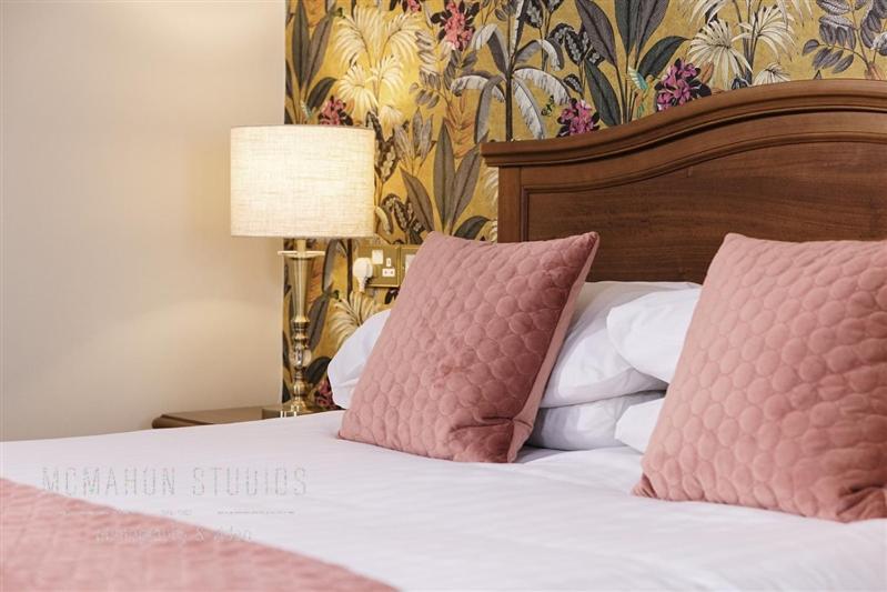 Corbett Court Hotel Фермой Екстериор снимка